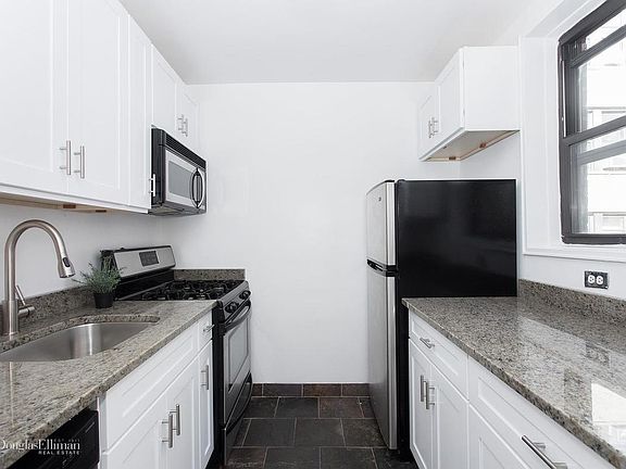 4th image of 488 Ocean Pkwy APT 4E
