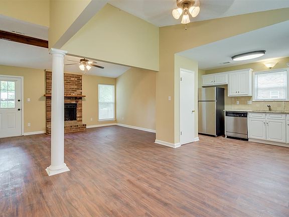 5th image of 804 S Willowick Dr