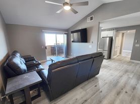 231 W Horizon Ridge Pkwy