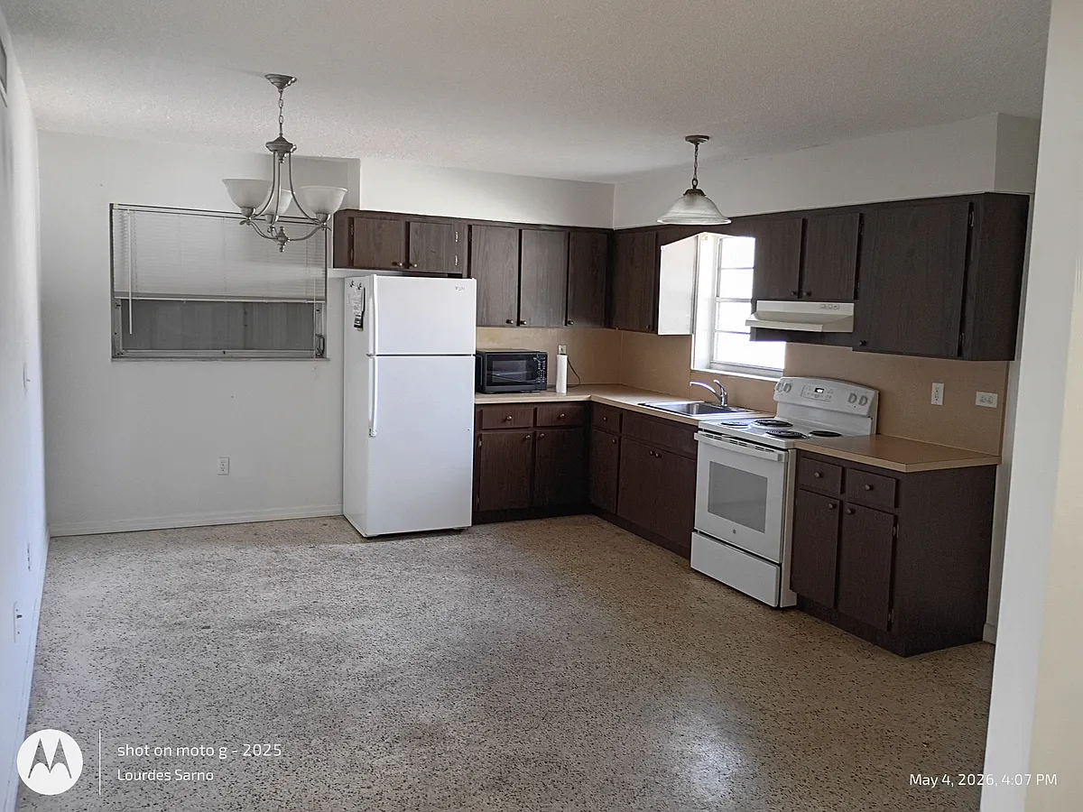 Building Photo - 2427 NE 184th Ter #2427