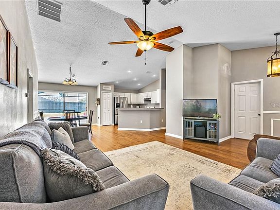 5th image of 1343 Willow Crest Dr