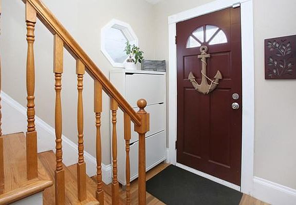 3rd image of 32 Basswood Ave