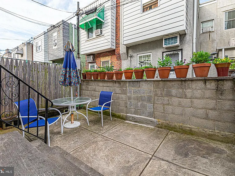 1136 Cross St — Photo 6