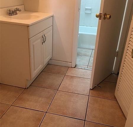 5th image of 622 NW 13th St #2