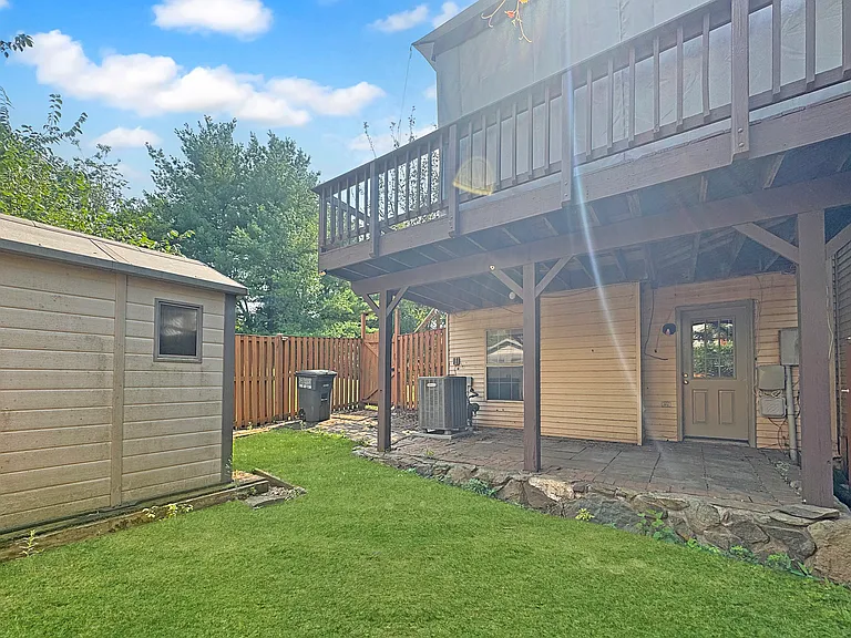 7419 Courtland Cir — Photo 25