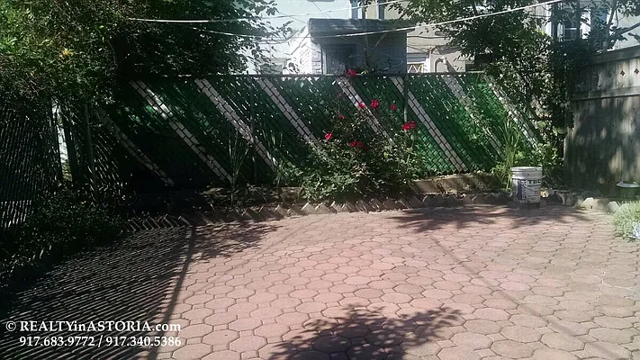 Rented by Alexiou Realty | media 3