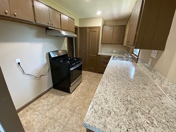 5th image of 418 S Longview Dr
