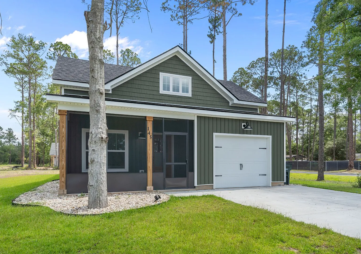 Southern Charm at Its Finest Beautiful 3-Bedroom Home in Pembroke — Photo 3
