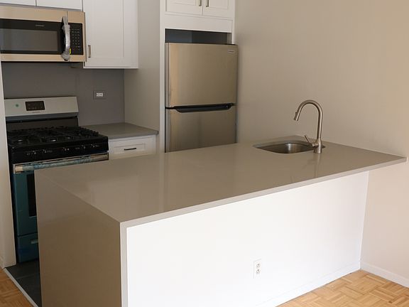 3rd image of 5 E 22nd St APT 9T
