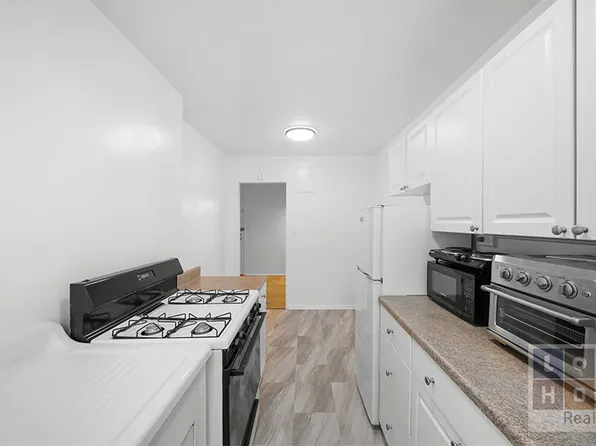 266 East Broadway image 14 of 27