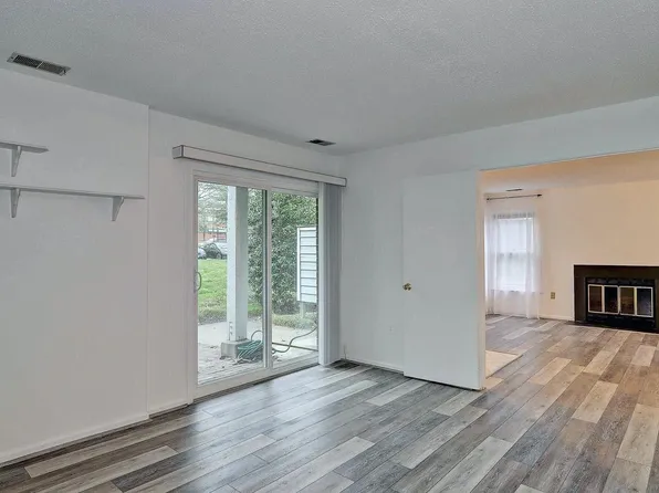 7598 E Lakeside Village Dr, Falls Church, VA