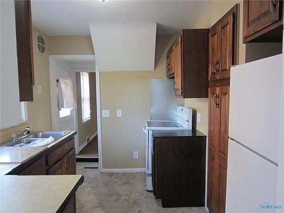 4th image of 2669 Midwood Ave