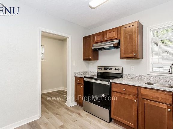3rd image of 1826 Brackland St
