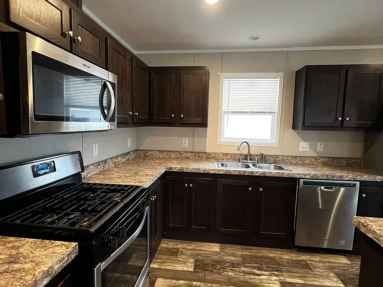 Hillview — Photo 36