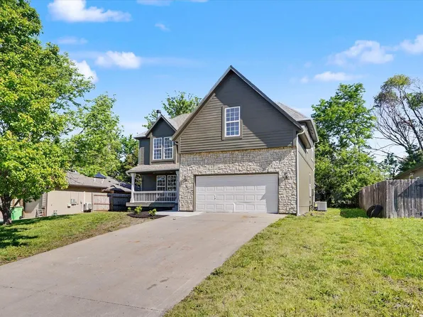 212 Hillside Dr, Baldwin City, KS 66006