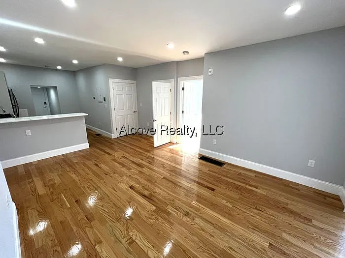 1 bed, 1.0 bath, 775 sqft, $3,575 — Photo 4
