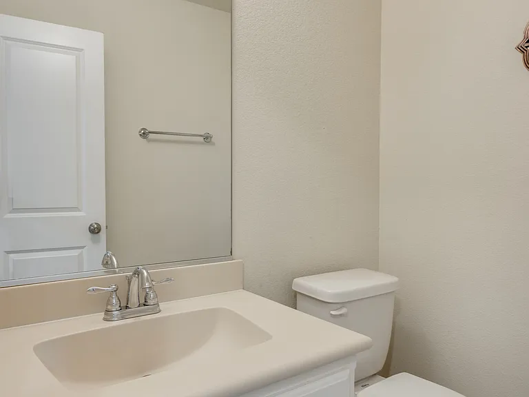 625 Surrey Ln — Photo 21