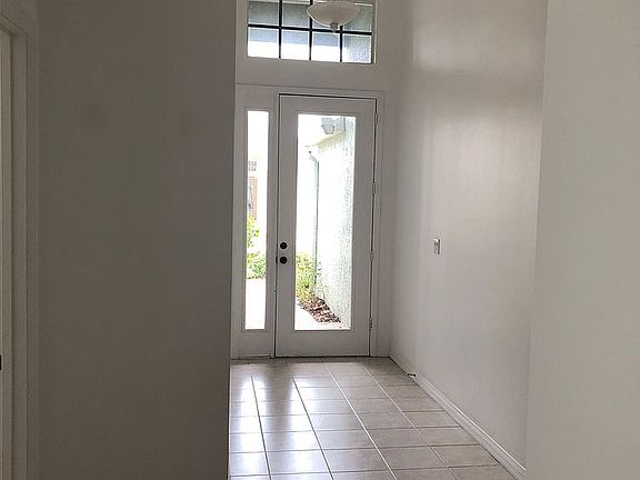 Foyer with double high entry