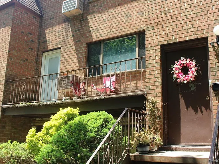 81 Stratton St #2 — Photo 14