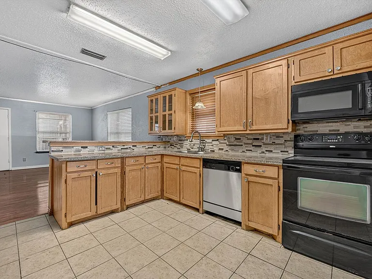 210 Nettletree St — Photo 9