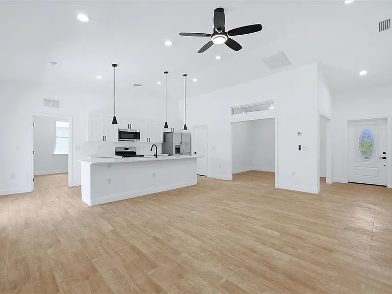 6 Bank Ct — Photo 3