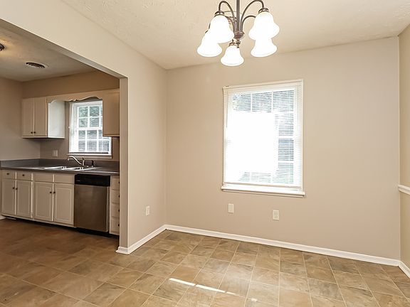 4th image of 207 Osmond Dr