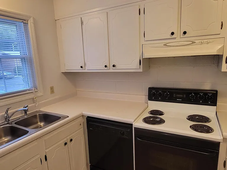506 N Greensboro St #12 — Photo 3