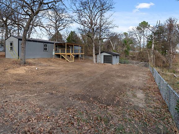 4th image of 721 Queens Dr