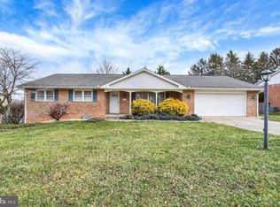 4158 Robin Hood Dr, York, PA 17408