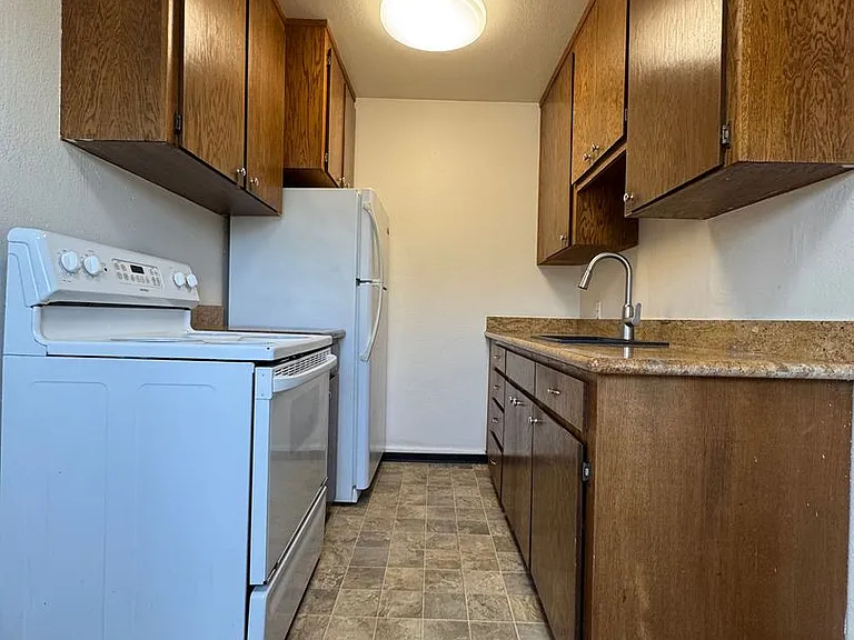Parkway Apartments — Photo 5