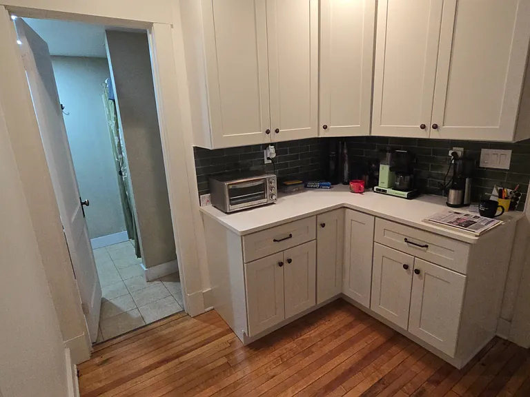114 E Main St — Photo 6