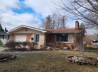 712 McDonnell St, Essexville, MI