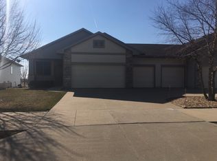 2401 Lexington Dr, Norwalk, IA 50211