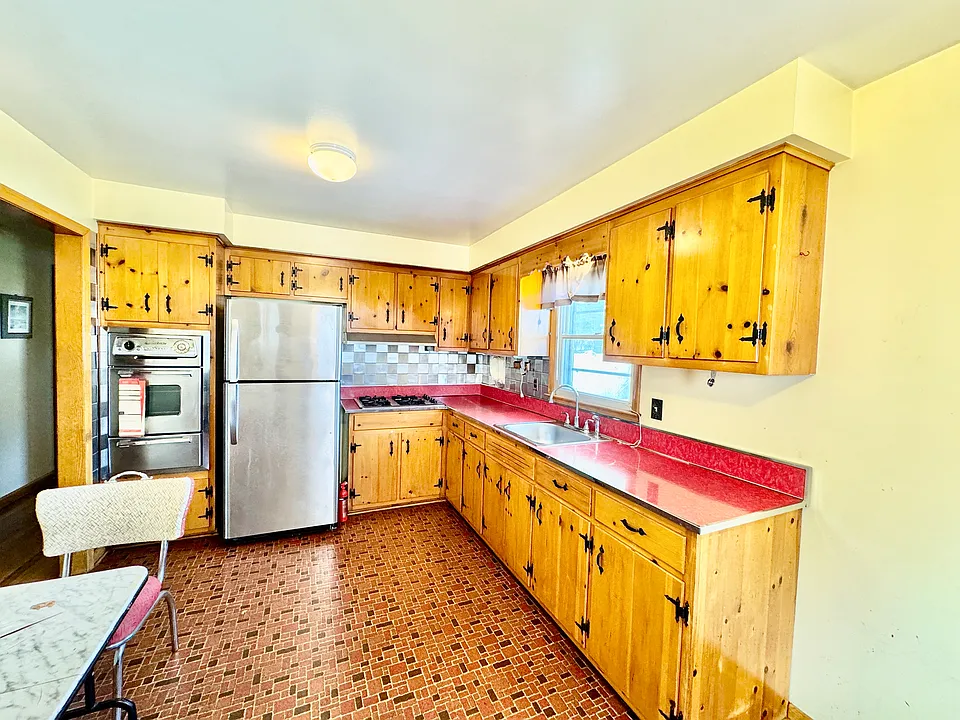 202 Carolyn Ave