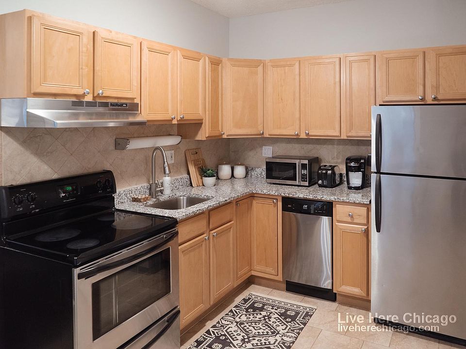 1st image of 4500 N Clarendon Ave APT 304