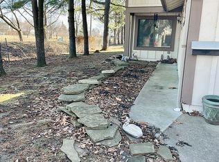 2 Juniper Ln, Springfield, IL 62704