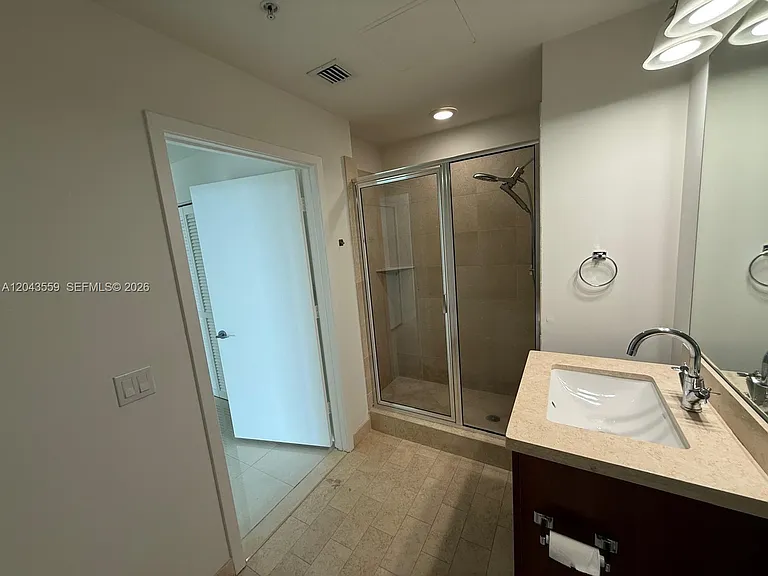 79 SW 12th St #3702 — Photo 24