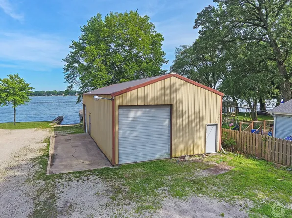 41763 N Riverview Ave, Antioch, IL 60002