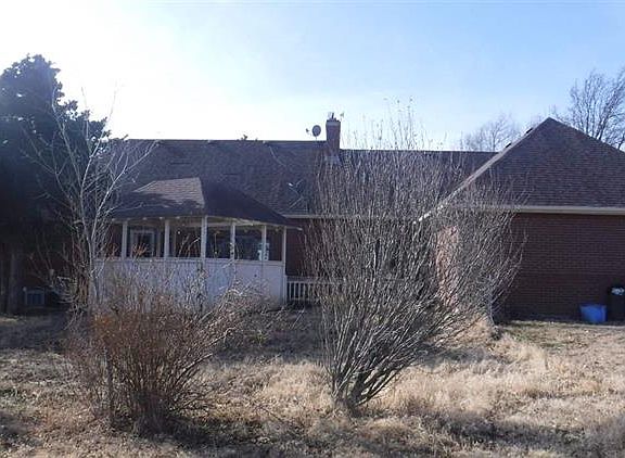 4th image of 700 S Hillside Dr