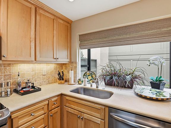 5th image of 94 High Meadow Ln