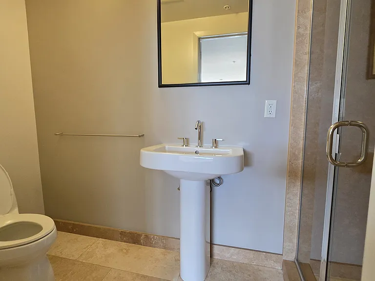 loft full bathroom