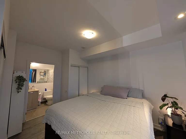 1815 Yonge St #1204 — Photo 3