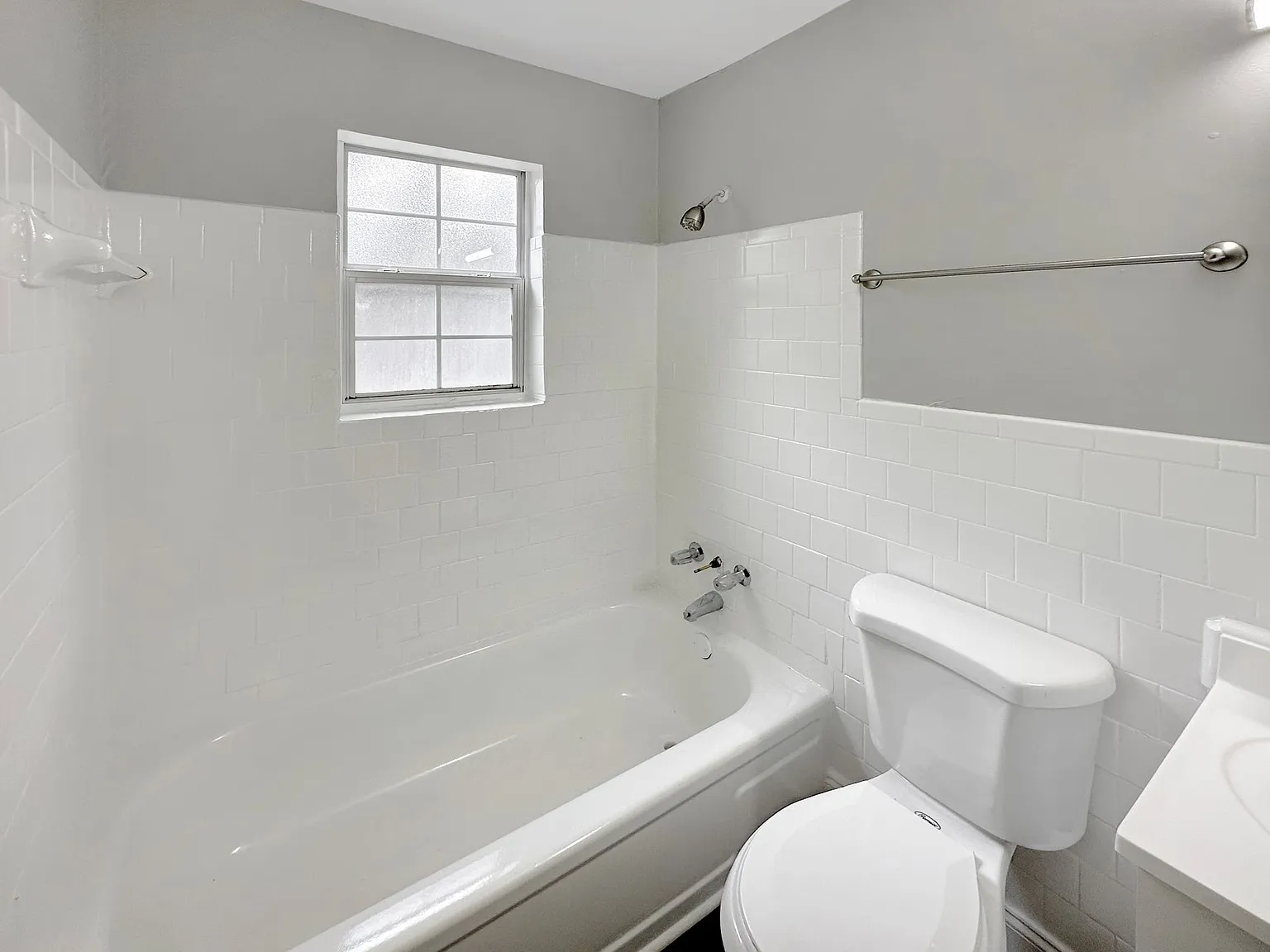 Valley Creek Apartments — Photo 2