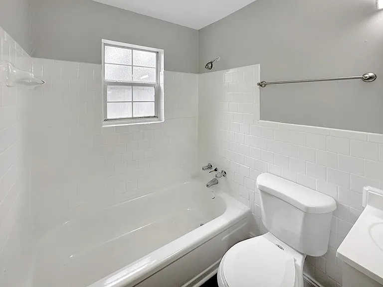 Valley Creek Apartments — Photo 2