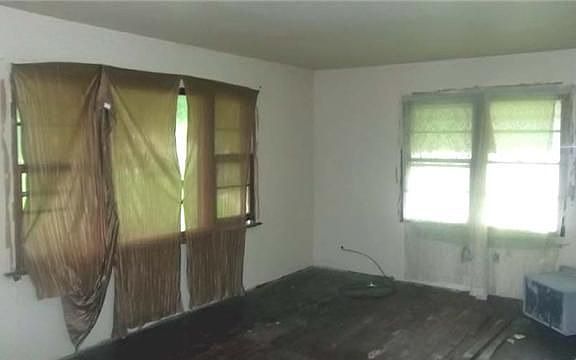 3rd image of 234 Oak St