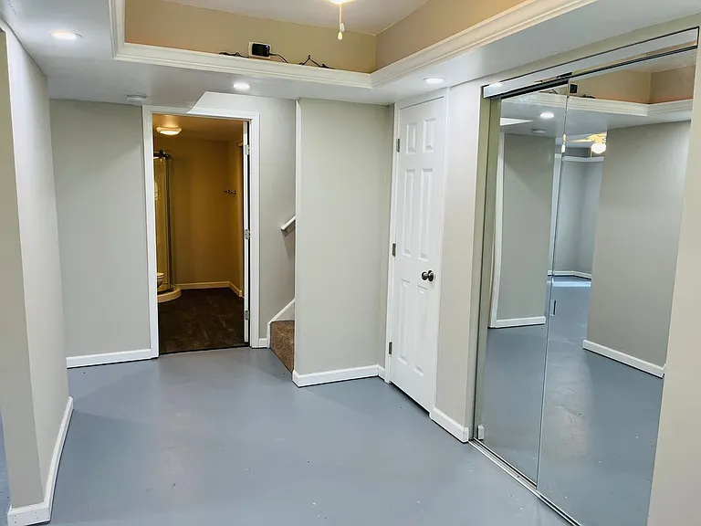 147 N Lake Dr — Photo 40