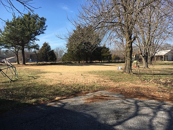 3rd image of 700 Moonglow Rd