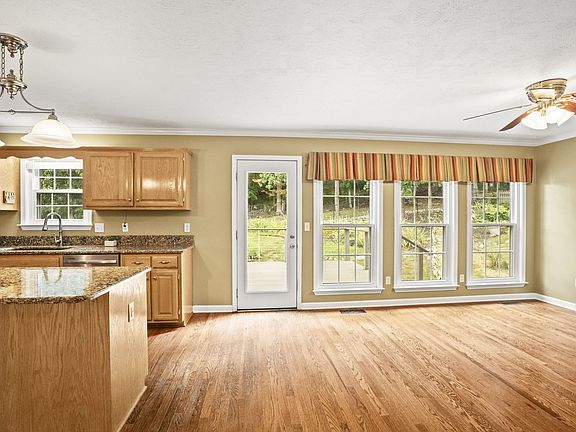 5th image of 503 Columbus Ct