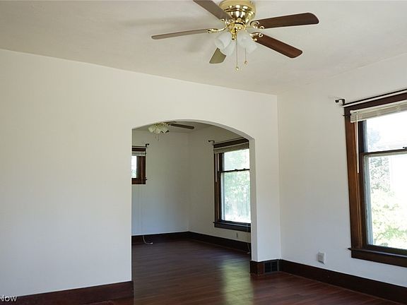 2nd image of 1893 Larchmont Ave NE