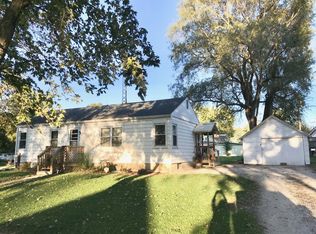 31 Lafayette St, Saunemin, IL 61769
